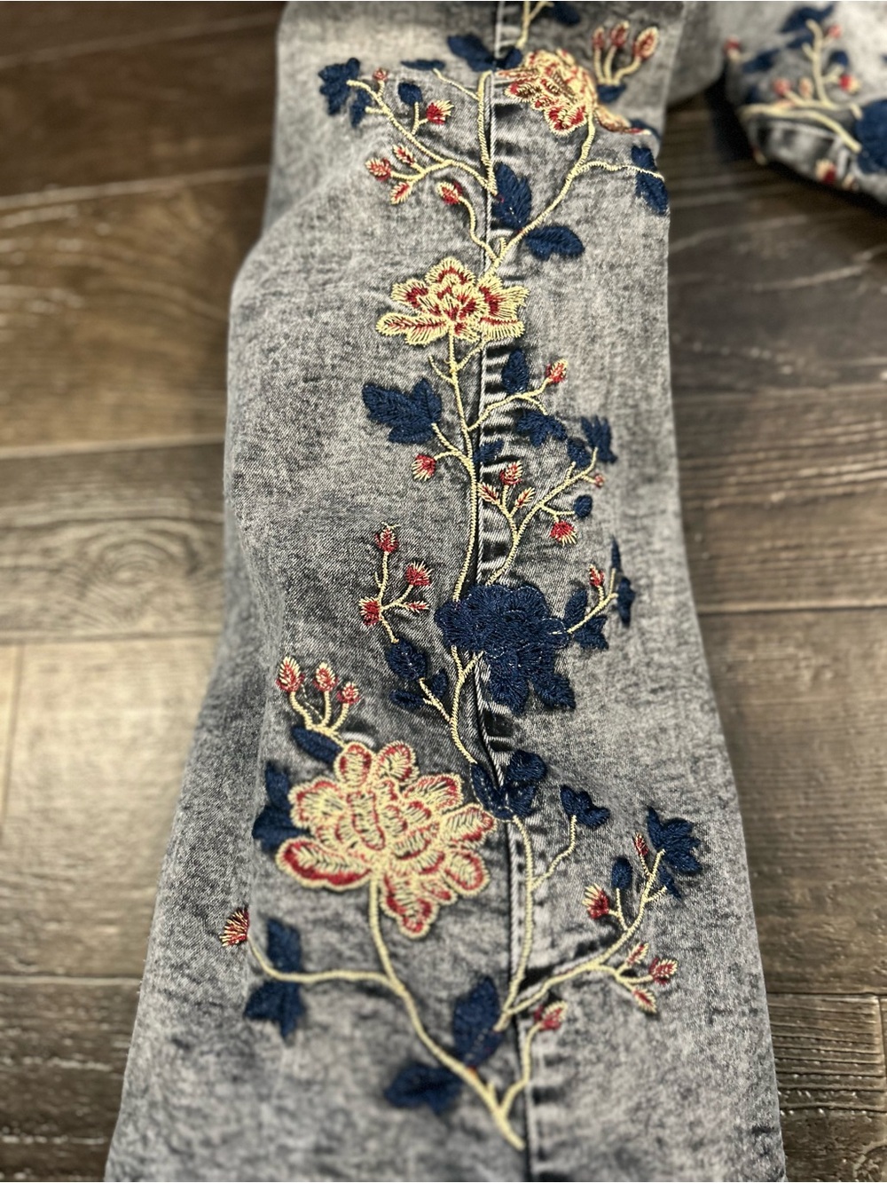 Venus flower embroidered jeans - Picture 5 of 6